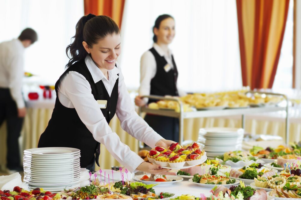 The Impact of Professional Food Service Staff on Customer Satisfaction